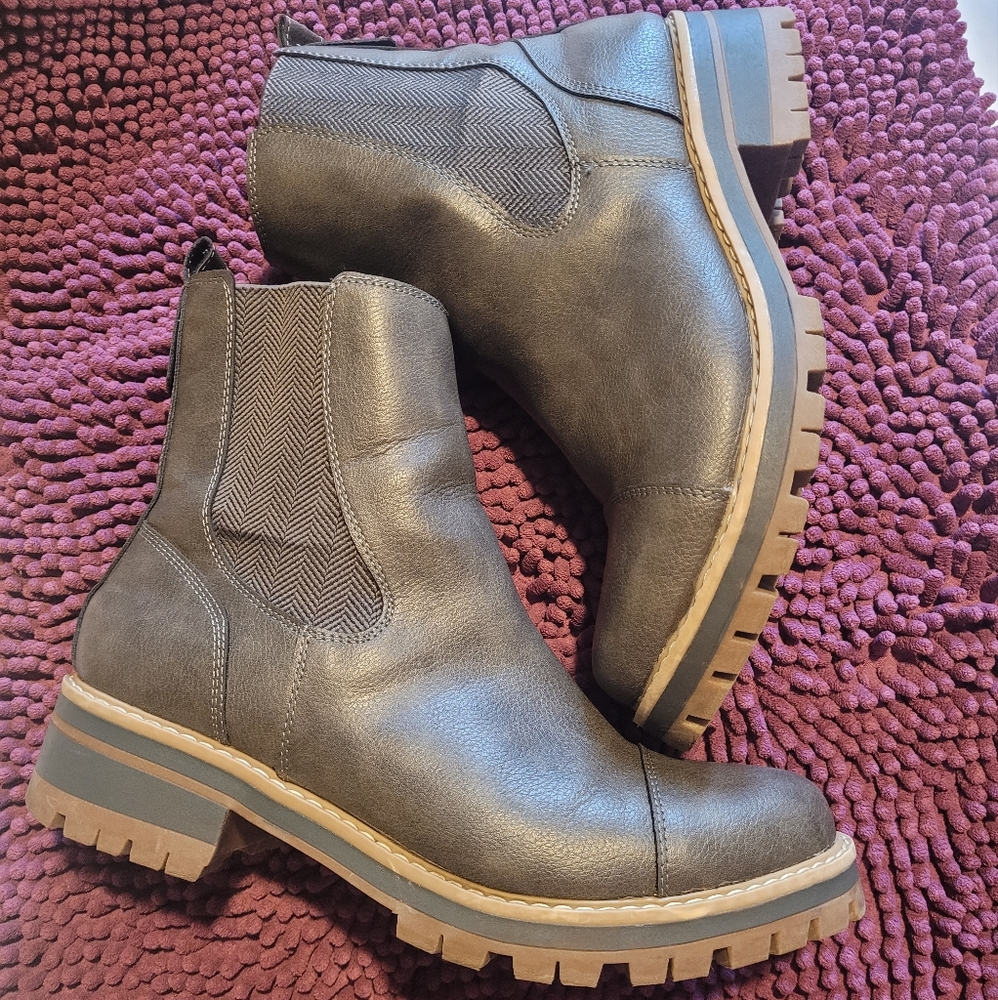 Herringbone accent booties